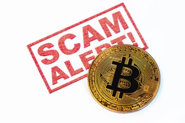 Dolandırıcılık, dolandırıcılık Bitcoin kripto para birimi sembolü beyaz arka planda