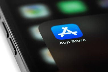 Ekran iPhone makro arayüzünde simge uygulamasını uygula. App Store, Apple Inc. Moskova, Rusya tarafından 12 Haziran 2021 'de geliştirilen mobil uygulamalar için dijital dağıtım servisidir.