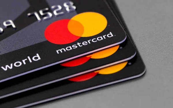 Mastercard Plastique Électronique Cartes Crédit Sur Fond Gris Macro Master — Photo