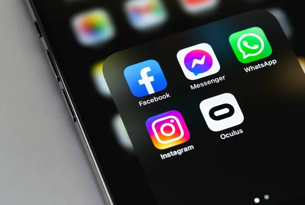 Facebook Instagram Messenger Whatsapp Oculus Wyświetlaczu Smartfona Iphone Facebook Jest — Zdjęcie stockowe