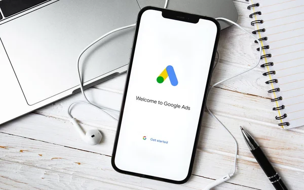 Google Ads Adwords Application Mobile Sur Smartphone Écran Iphone Arrière — Photo