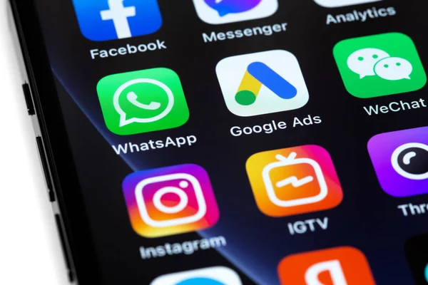 Montrant Des Applications Mobiles Médias Sociaux Instagram Wechat Tiktok Youtube — Photo