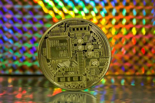 Bitcoin wieder auf farbigem Hintergrund — Stockbild Bitcoin wieder auf farbigem Hintergrund — Stockfoto