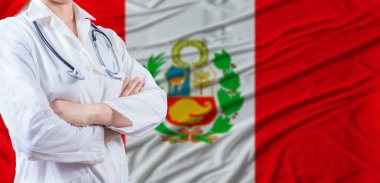 Peru bayrağında çapraz kollu bir doktor. Peru sağlık ve bakım konsepti. Peru bayrağında kadın doktor