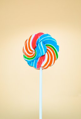 Lolipop çiçek krem bir arka plan üzerinde şeklinde