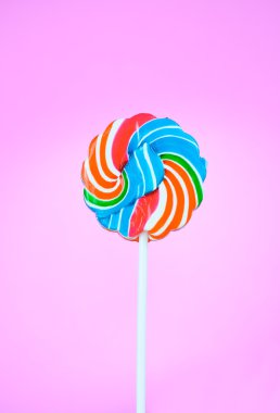 Lolipop çiçekleri pembe bir arka plan üzerinde şeklinde