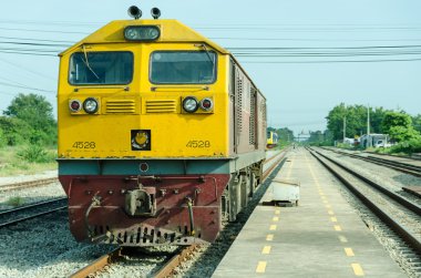 Tren ve demiryolu parça gündüz.