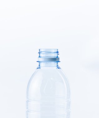 Su olmadan şeffaf plastik su şişeleri