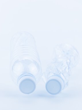 Su olmadan şeffaf plastik su şişeleri