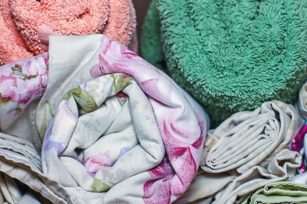 Linens rolling rolls piled stacks in a closet, cabinet furniture — Stockfoto