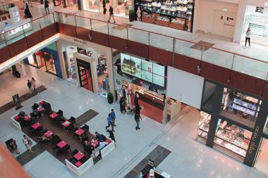 alışveriş merkezi Dubai Alışveriş Merkezi, içinde butikler ve peopl Üstten Görünüm