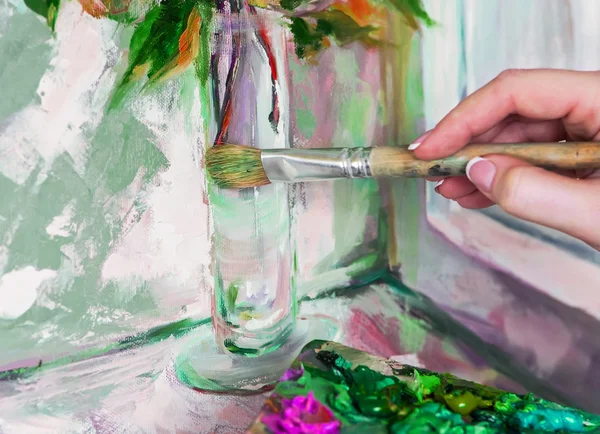 Fırça ve boya bir palette yağ, sanatçı bir resmini — Stok fotoğraf