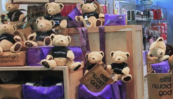Kirakat, teddy medvék a Dubai Mall-ban április 7-én 2014 én — Stock Fotó