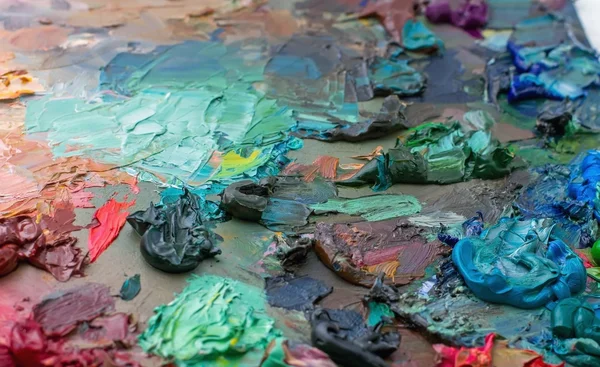Artist's palet met verf gebruikt in de borstels palet olie pai — Stockfoto