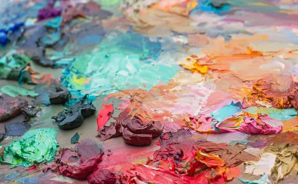 Malířova paleta s barvami používanými v pai olej palety stopy — Stock fotografie