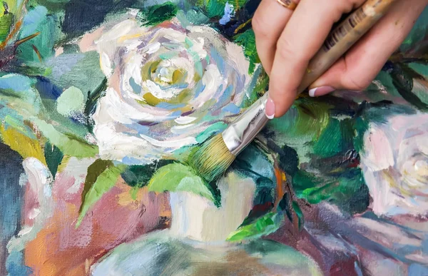 Brosse et peinture à l'huile sur une palette, peindre un tableau de l'artiste — Photo