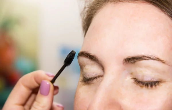 Corrección Pinzas Cejas Pintura Henna Cejas Hermoso Salón Belleza Niña — Foto de Stock