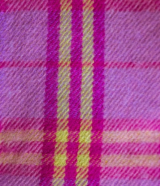 Weiche und warme gefaltete Decke aus Alpakawolle. Wolle karierte Decke tex — Stockfoto