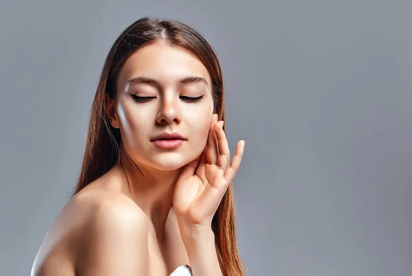 Mulher Bonita Com Pele Limpa Perfeita Retrato Modelo Beleza Com — Fotografia de Stock