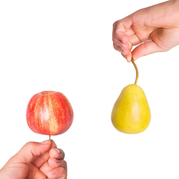 Comparaison des pommes et des poires — Photo