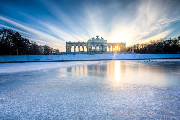 Schnbrunn park kale Gloriette