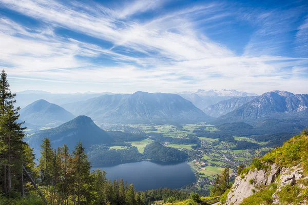 Altaussee y el lago Altauseer desde la montaña Loser en el — Foto de Stock