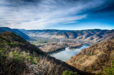 Weissenkirchen manzaralı Wachau Vadisi ve Tuna Nehri. Aşağı Avusturya 'nın güzel manzarası.