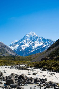 Aoraki Dağı aşçısı Yeni Zelanda 'daki Hooker Valley Pisti' nde. Güney Adası 'ndaki ünlü buzulun güzel zirvesi..