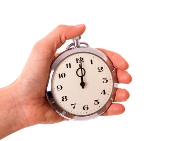 Saati kontrol etmek için klasik saat hazır. Zaman, son teslim tarihi, dakiklik, zamanında teslim, hız ve atama kavramı.