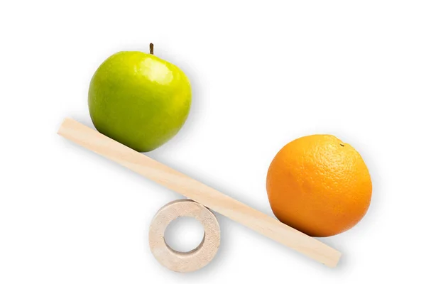 Comparaison Des Pommes Des Oranges Vue Conceptuelle Comparaison Différenciation Choix — Photo
