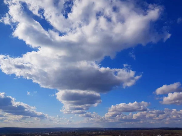 天空中的一排排云彩 — 图库照片