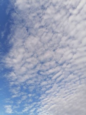 Küçük kümülüs bulutlarının güzelliği