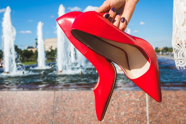 Kırmızı ayakkabılar