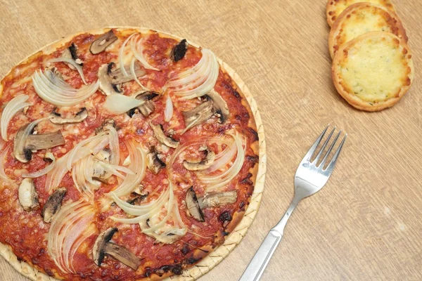 Pizza vegetal casera — Foto de Stock