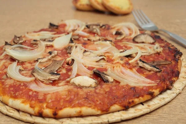 Pizza vegetal casera — Foto de Stock