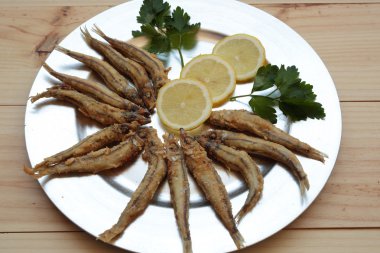 Limonlu kızarmış balık.