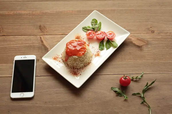 Arroz cubano en plato blanco alargado — Foto de Stock