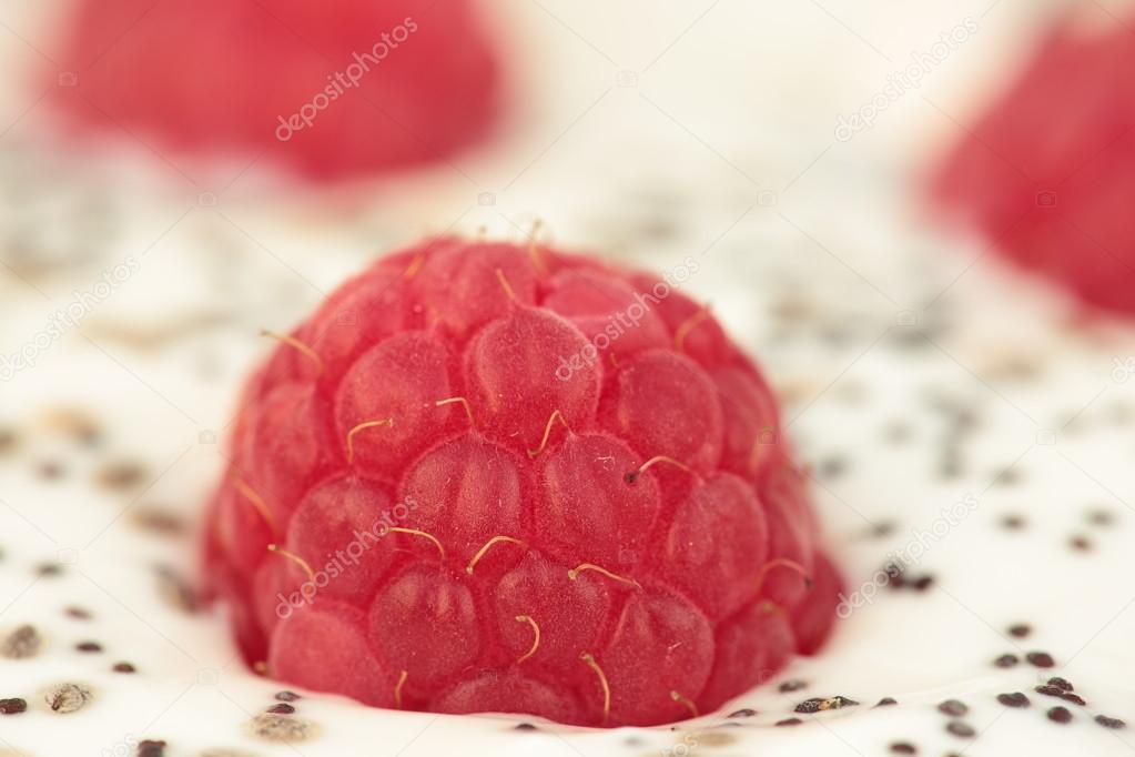 Yogur de frambuesa con semillas 2024