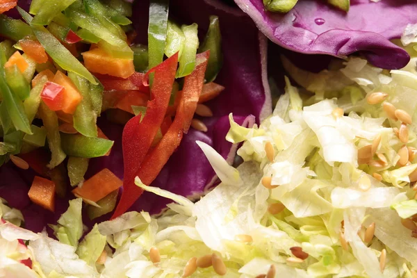 Ensalada mixta cortada en tiras de juliana —  Fotos de Stock