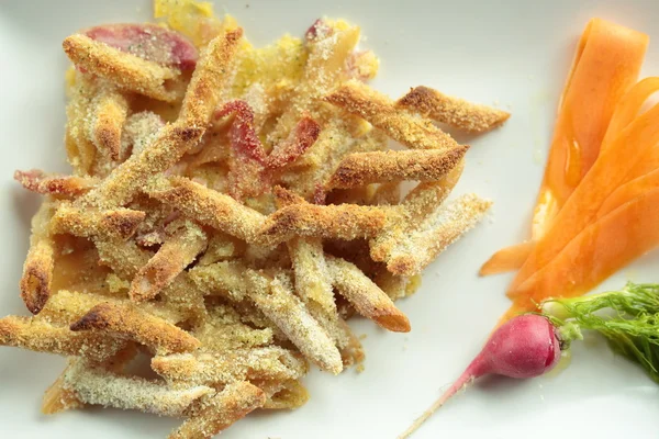 Macarrones recubiertos de huevo — Foto de Stock