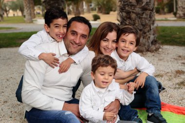 Aile Elche bir parkta