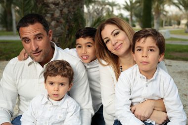 Aile Elche bir parkta