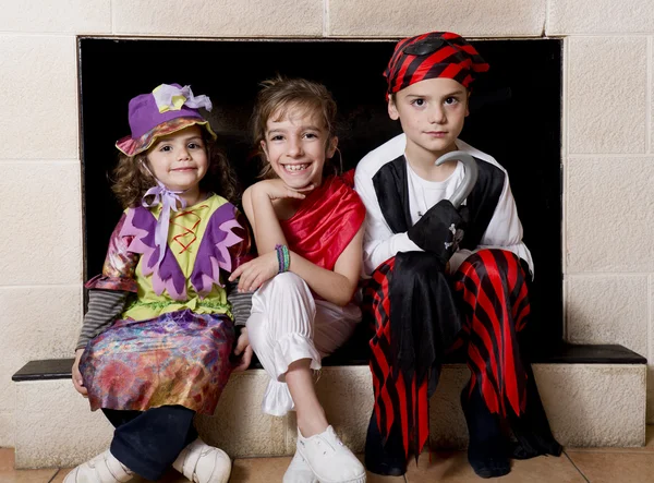 Crianças vestidas de piratas — Fotografia de Stock