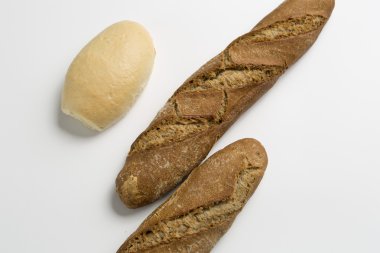 Tarafsız bir arka plan üzerinde tava