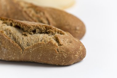 Tarafsız bir arka plan üzerinde tava