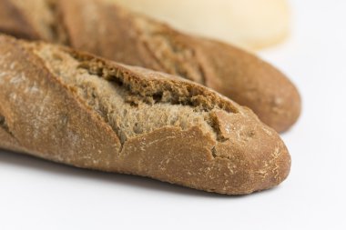 Tarafsız bir arka plan üzerinde tava