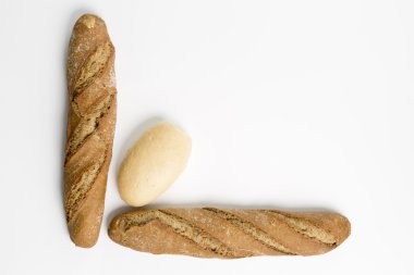 Tarafsız bir arka plan üzerinde tava