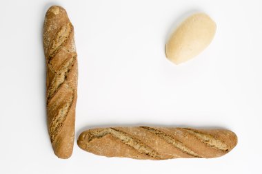 Tarafsız bir arka plan üzerinde tava