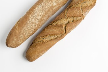 Tarafsız bir arka plan üzerinde tava