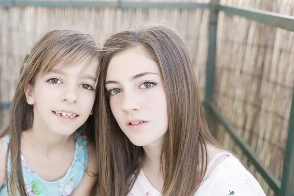 Portrait of two sisters — Stock Photo, Image